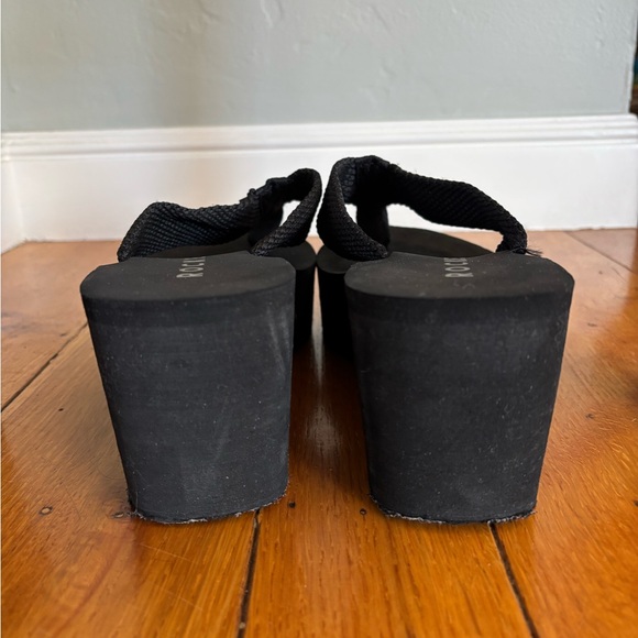 Rocket Dog Black Platform Flip Flops - Picture 2 of 3